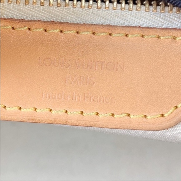 LOUIS VUITTON / Black Vernis MM
(AUTHENTIC) - Picture 6 of 15